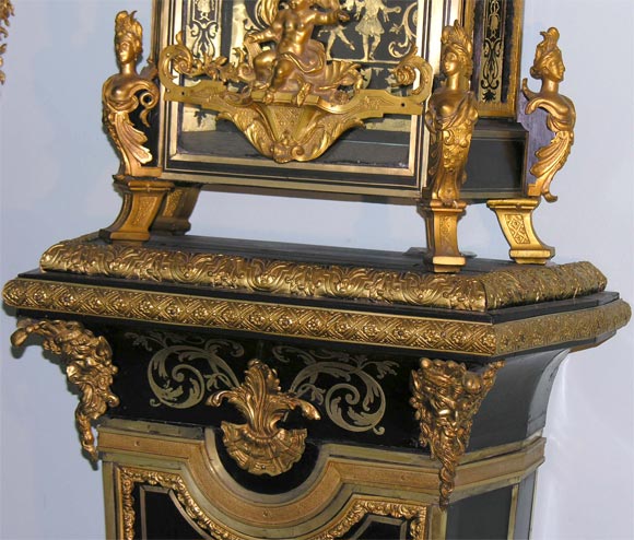Louis XIV Ormolu-Mounted Boulle Marquetry Cartel and Pedestal In Excellent Condition For Sale In New York, NY
