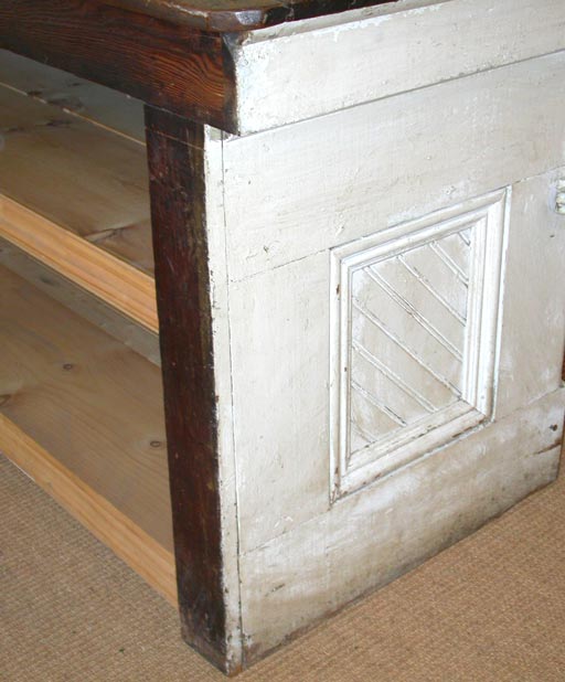Louisiana Merchant's Counter with Shelving