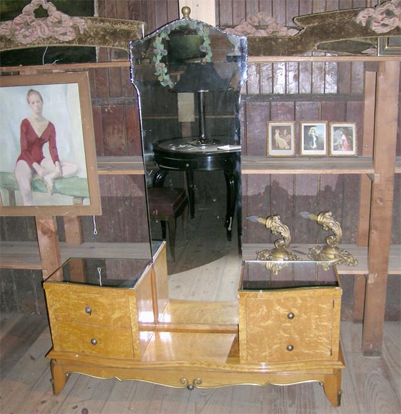 Bronze mounted two-drawer and one door dressing table with large center mirror and mirror topped 