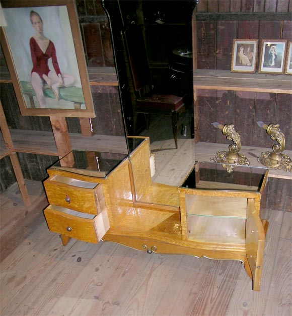 Mid-20th Century French Light Burled Wood Dressing Table For Sale