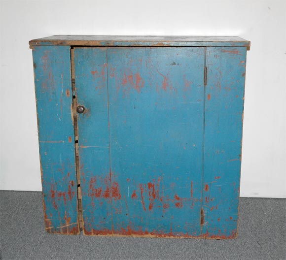 19THC ORIGINAL BLUE OVER RED JELLY CUPBOARD FROM A FARMHOUSE IN PENNSYLVANIA WITH ALL ORIGINAL HARDWARE AND FOUR SHELFS/SQUARE NAIL CONSTRUCTION AND GREAT COLOR WITH SUPER PATINA