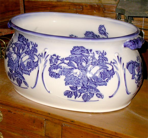 Large Decorative Staffordshire<br />
Ironstone Foot Bath