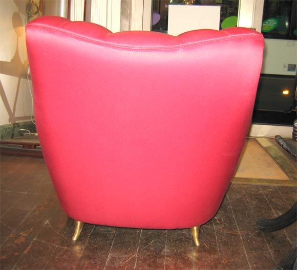 Two Italian Pink Armchairs with Gilt Bronze Legs For Sale 1