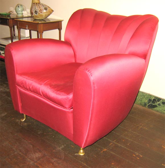 Two Italian Pink Armchairs with Gilt Bronze Legs For Sale 2