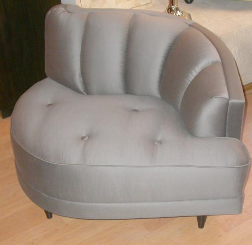 Scalloped pair of settes