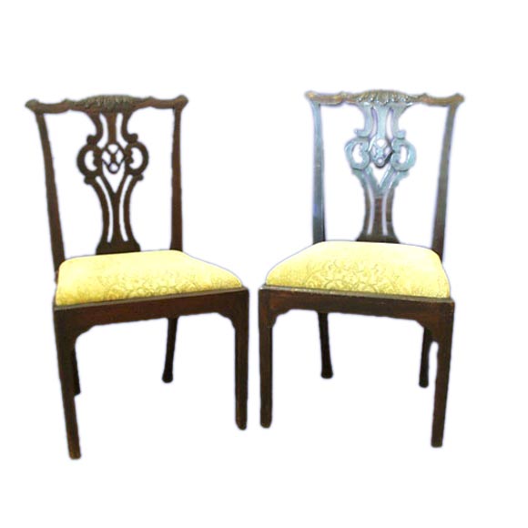 Pair of English 18th century Chippendale mahogany side chairs For Sale