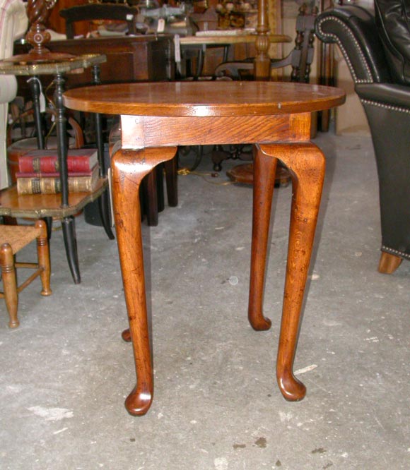 Round Pad Foot Oak Side Table