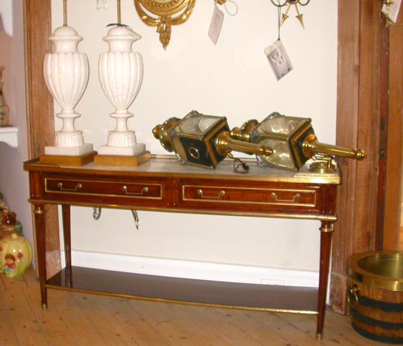 Classic marble top sofa table with 2 drawers, lower shelf, on fluted legs with brass mounts and a pierced gallery