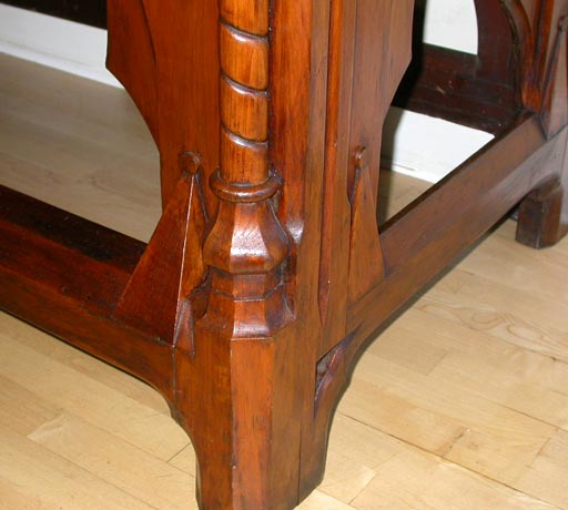 Neo-gothic Console In Excellent Condition In Long Island City, NY