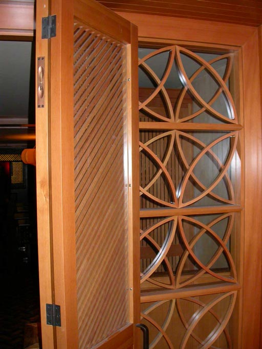 pair of custom bi-fold doors w/decorative glass panells In Good Condition In Bronx, NY