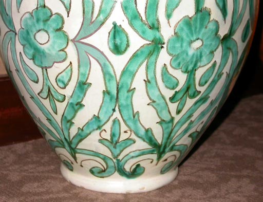 Sconosciuto urna in ceramica con coperchio splendidamente dipinta a mano in vendita