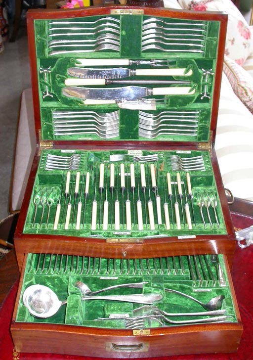 English Walker and Hall Silver Plate Cutlery Set