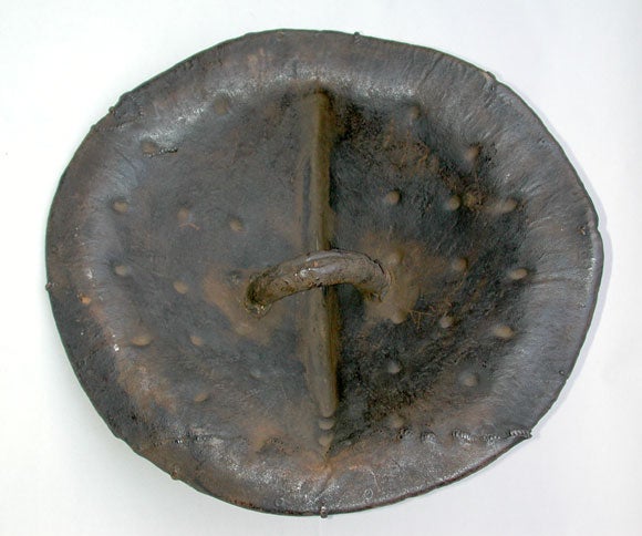 Ethiopian A LARGE AND UNUSUAL AFRICAN RHINOCEROS-SKIN CIRCULAR SHIELD