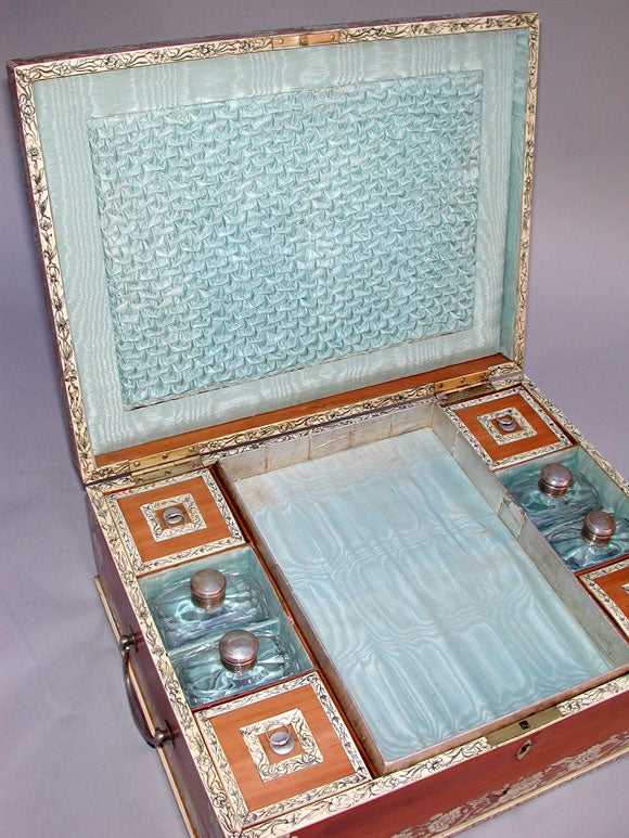 MAGNIFICENT ANGLO-INDIAN SANDALWOOD TOILETRIES BOX 2