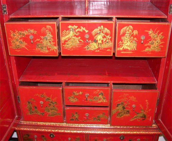QUEEN ANNE RED JAPANNED MIRRORED FRONT CABINET For Sale 3