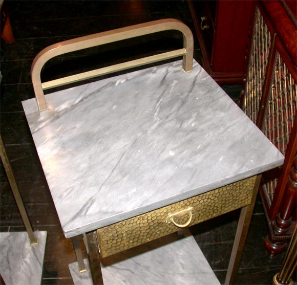 A PAIR OF AUSTRIAN BRASS AND MARBLE BEDSIDE TABLES For Sale 1