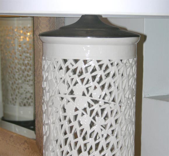 Pair of Internally Illuminating Asain Porcelian Table Lamps 2