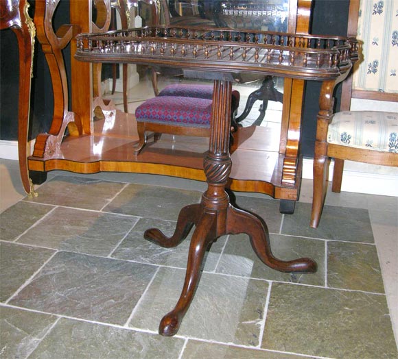 Rare Queen Anne Mahogany Serpentine Wine Table, 18th century