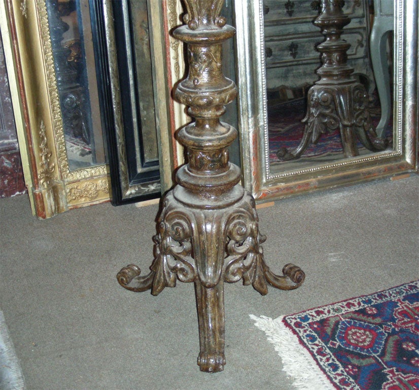 Two Large Napoleon III Tripod Urns on a Stand In Good Condition In Paris, FR
