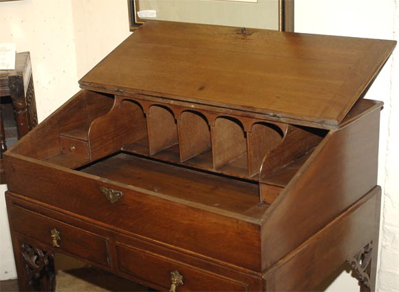 British Queen Anne oak lift-top secretaire-desk For Sale