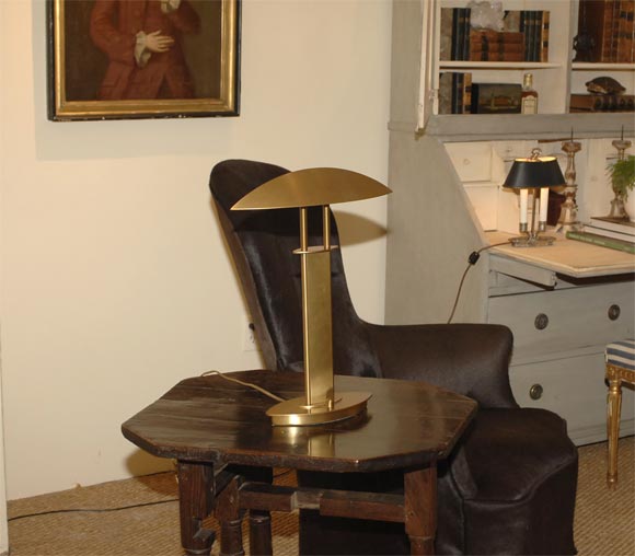 CONTEMPORARY BRASS-FINISH TABLE LAMP