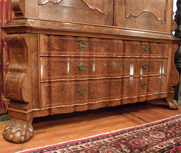 Dutch Burl Walnut and Inlaid Kast or Linen Press For Sale 2
