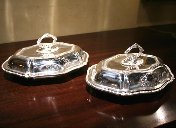 Stunning pair of English Sheffield silver serving dishes, removable handles to work as four serving dishes.