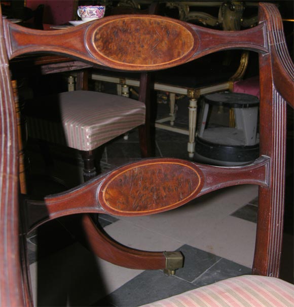 Satz von acht Regency-Mahagoni-Esszimmerstühlen, um 1810 (19. Jahrhundert) im Angebot