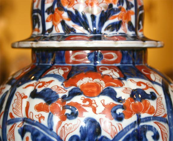 Pair of Scalloped Imari Covered Urns, 19th Century. For Sale 3