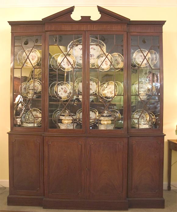 Mahogany Breakfront Bookcase c. 1770 in Chippendale Design For Sale 3