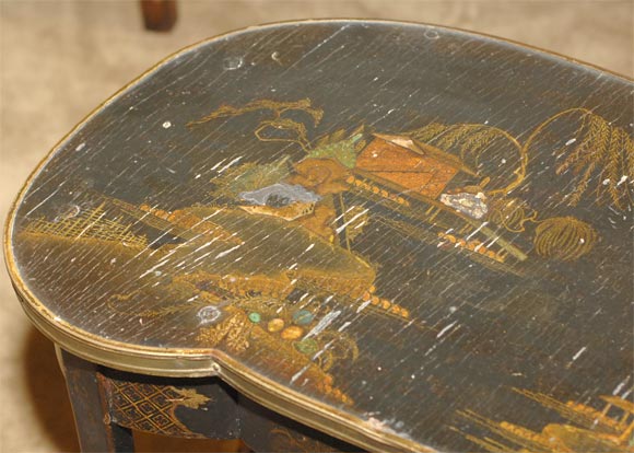 Louis XV chinoiserie-decorated black lacquer table For Sale 2