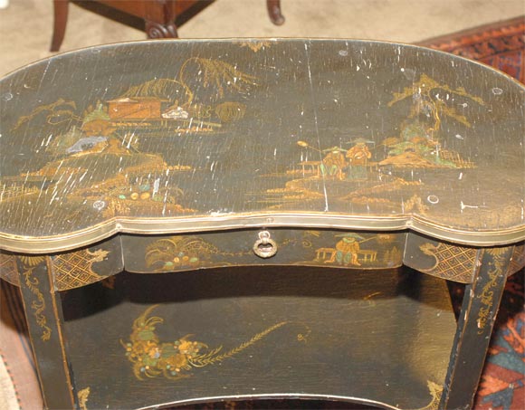 Louis XV chinoiserie-decorated black lacquer table For Sale 1
