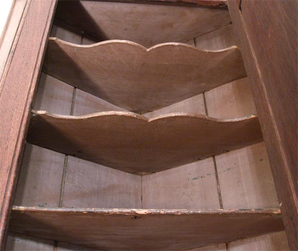 18th Century English Georgian Carved Oak Corner Cabinet For Sale 5