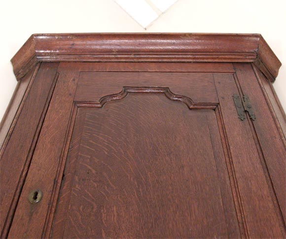 18th Century English Georgian Carved Oak Corner Cabinet For Sale 6