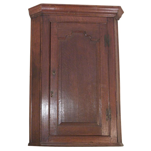 18th Century English Georgian Carved Oak Corner Cabinet For Sale