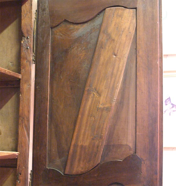 Early 19th Century French Walnut Armoire In Good Condition For Sale In New Orleans, LA