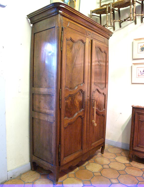 Early 19th Century French Walnut Armoire For Sale 2