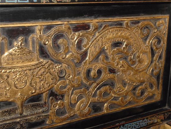 An 18th Century Qing Dynasty Lacquered Panel For Sale 3
