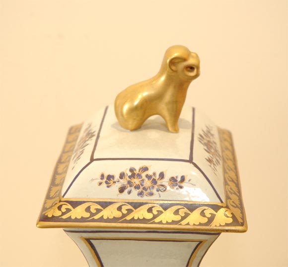 Mid-20th Century Pair of Italian Mottahedeh Urns