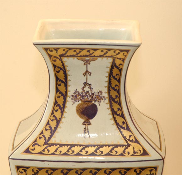 Pair of Italian Mottahedeh Urns 2