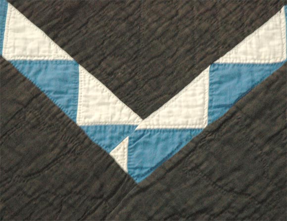 AMISH PLAIN QUILT FROM OHIO WITH BLUE&WHITE INNER SAWTOOTHBORDER 1