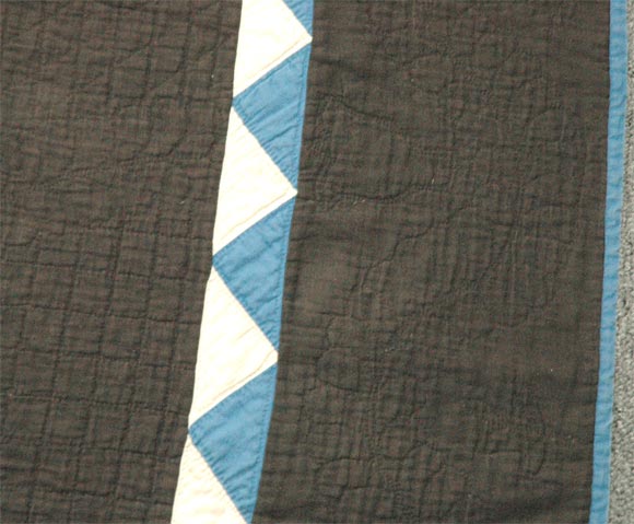 AMISH PLAIN QUILT FROM OHIO WITH BLUE&WHITE INNER SAWTOOTHBORDER 3