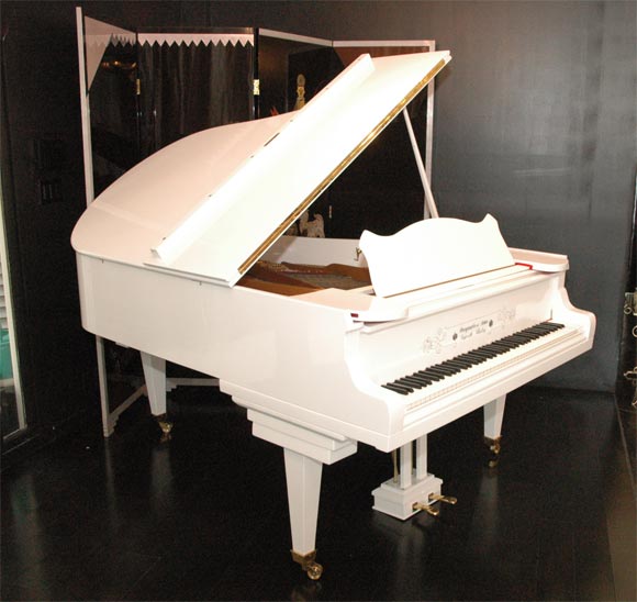 Steingraeber & Sohne White Piano 2