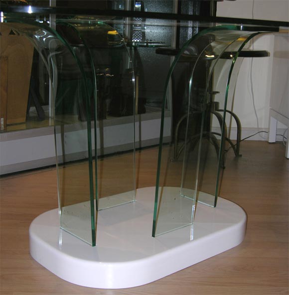 Modernage Glass Dining Table In Excellent Condition For Sale In New York, NY
