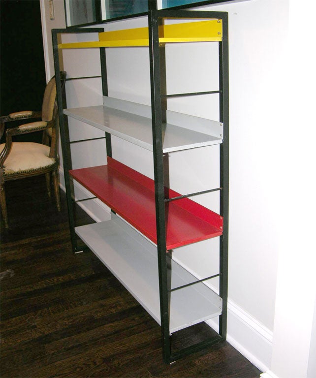 Standing Tomado Rack With Metal Shelves