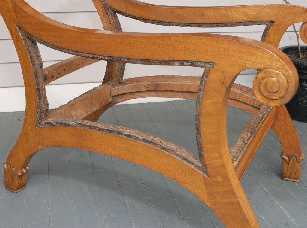 Grande chaise classique ou Empire Bon état - En vente à Hudson, NY