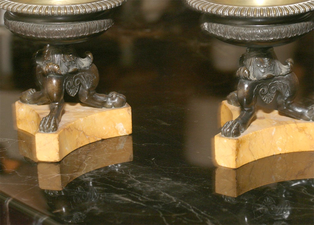 Mid-19th Century Pair of Patinated Bronze Tazza on Marble Bases