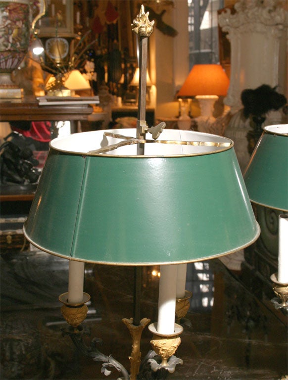 Bronze Paire de lampes bouillotte Louis Phillipe en vente