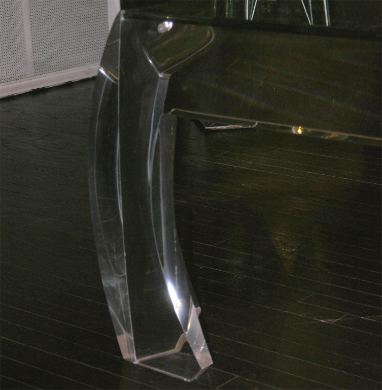 Late 20th Century Ming Lucite Cocktail Table For Sale