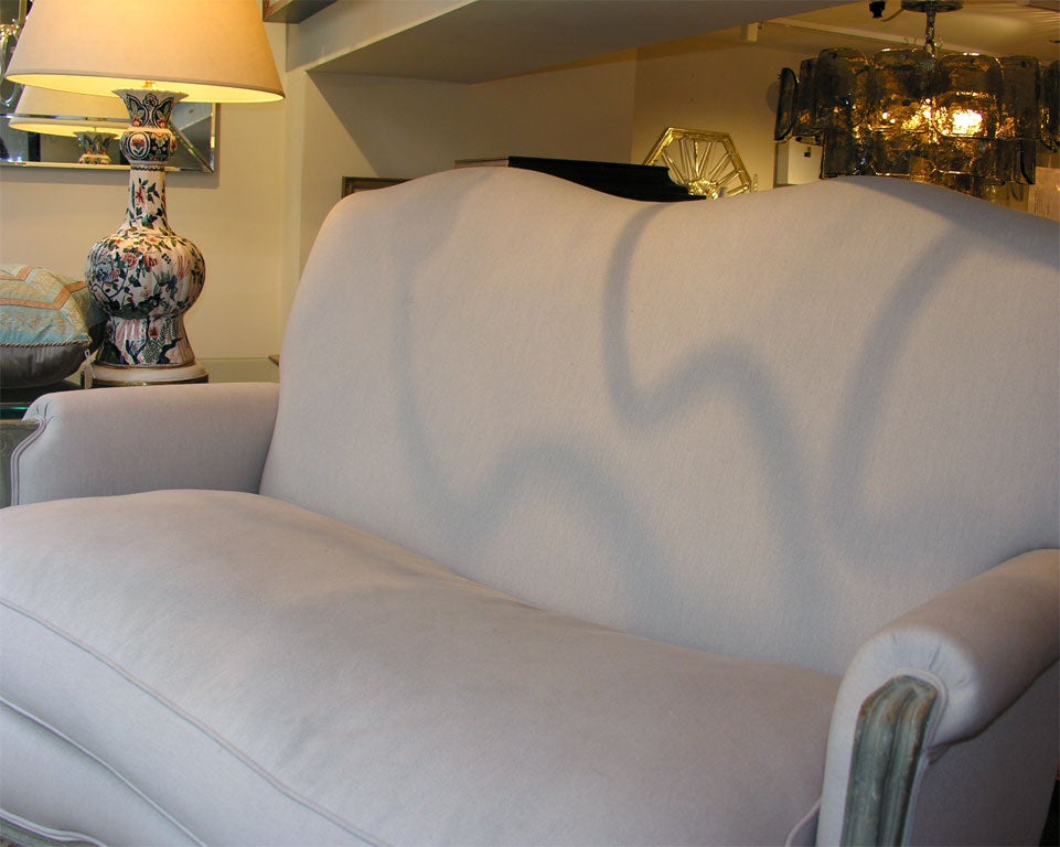 Louis XV style serpentine shaped back sofa. 4